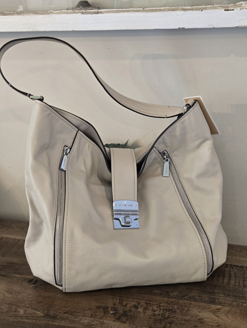 Michael Kors Addie Hobo bag